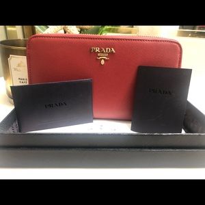 Prada saffiano wallet